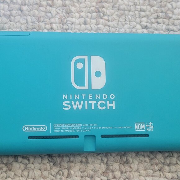 Nintendo Switch Lite - Picture 1 of 8